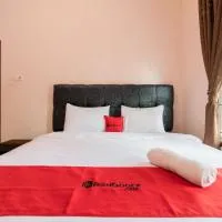 RedDoorz Syariah at D'Ostha Residence, hotelli kohteessa Bukittinggi
