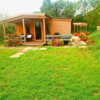Beautiful Wooden tiny house, Glamping cabin with hot tub 2