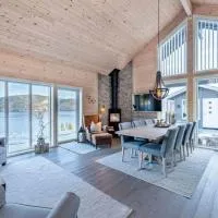 Modern cabin with panoramic view of the Nisser See, hotel em Trontveit