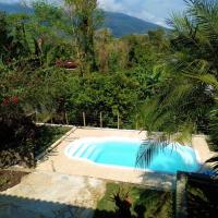 Casa próxima ao mar e montanha, hotel in Cocaia, Ilhabela