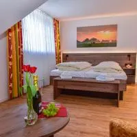 Hotel Zwei Linden - links der Elbe - Niedersachsen – hotel w mieście Balje