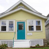 Cute yellow 2-BR bungalow w/free garage, free WiFi