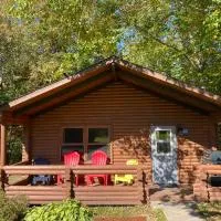 Adventures East Cottages and Campground, hotel en Baddeck Inlet