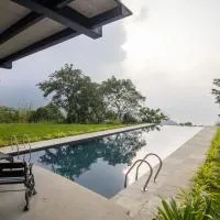 SaffronStays Solasta - 2BR luxury villa with black marble infinity pool, lotus pond & dam views in Mulshi, khách sạn ở Mulshi