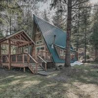 NEW! Classic A-Frame Cabin with Hot Tub, hotel in Skykomish