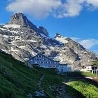 Bärghuis Jochpass - Alpine Hideaway - 2222müM, hotell i Engelberg