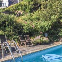 Beautiful home in Mlle with Outdoor swimming pool, Sauna and Heated swimming pool, hotel in Mölle