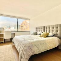 Lovely 2-bedroom unit in great El Golf location, hotel in El Golf, Santiago