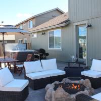 Spacious Bellemont Cabin with Jacuzzi and Mtn View!, hotel in Bellemont