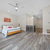 Luxury Studio with Outdoor Pool in the Heart of 4th Street 408