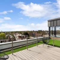 Modern 2 Bed Penthouse with Large Terrace and View