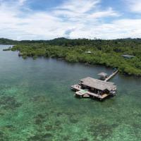Eco-Lodge Bocas Coral Reef - Over water villa & birds house, hotell i Botabite