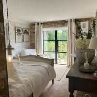 Boutique style self contained annexe with garden, Hotel in Mursley