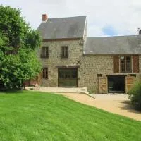 Grande maison en pierre avec jardin clôturé, animaux admis - FR-1-489-198, hotel u gradu 'Marcillat-en-Combraille'
