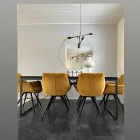 Omakotitalo rauhallisella sijainnilla lähellä keskustaa Maksuton pysäköinti ja puusauna, hotell i Tavastehus (Hämeenlinna)