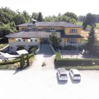 La Quercia Hotel con Ristorante, hotel u gradu 'San Giovanni in Croce'