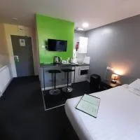 Lymedale Suites Studios & Aparthotel in NEWCASTLE UNDER LYME & STOKE, hotel v mestu Newcastle under Lyme