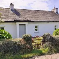 Lackaroe Cottage, hotel i Garrykennedy