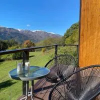 Roots Svaneti ' რუთს სვანეთი, hôtel à Lentekhi