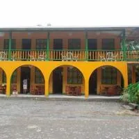 Cabinas Manzanillo Caribe، فندق في مانزانيلو