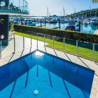 Pavillions 1 - NEW Waterside Luxury with pool, מלון ליד נמל התעופה המילטון איילנד - HTI, המילטון איילנד