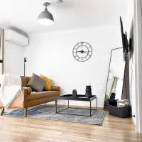 Manhattan - Stylish 1BR Beachfront on Caseys, hotel v destinaci Batehaven