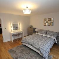 Lovely One Bed Apartment-Near All Transport-Village-FreeParking, hotel a Londra, Walthamstow