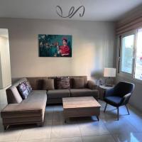 Comfy big apartment in Athens, hotel din Chaidari, Atena