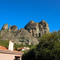 The house under the rocks of Meteora 2