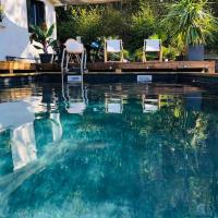 Villa avec piscine, terrasse, jardin et vue…, hotel in Bort-les-Orgues