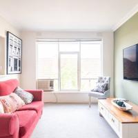 Well Located 1 Bedroom in South Yarra, hotel in Melbourne