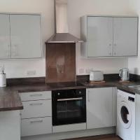 Immaculate 1-Bed Apartment in Lanarkshire, hotel in Larkhall