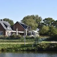 Pension zur Schleuse GARNI am Elbe Lübeck - Kanal in Witzeeze, hótel í Witzeeze