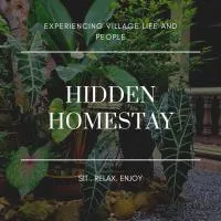 Hidden Homestay, hotel i Marang