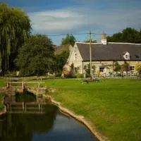 Kings Head Inn، فندق في Bledington