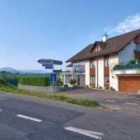 Ruhige Zimmer im Grünen und Studio im Naherholungsgebiet, hotell sihtkohas Sigigen