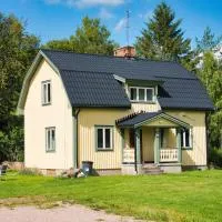 Gula huset, Lakene Ostgård, hotelli kohteessa Lakene