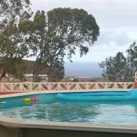 Flor de Loto Romantic Woodhouse casita camping, hotel a Aguatona