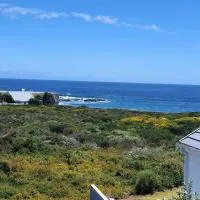 West Coast Seaside Getaway, hotel a Grotto Bay