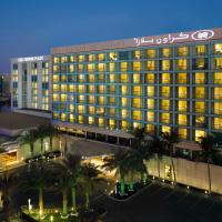 Crowne Plaza Jeddah, an IHG Hotel โรงแรมที่Al Hamraในเจดดาห์