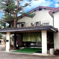 Guest Room Furusatomura Kogeikan，大町Omachi Onsen-kyo的飯店