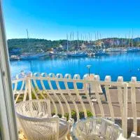 Seafront captain apartment, hotel u gradu Jezera