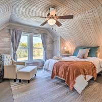 Unique Loft Cabin Fire Pit and Fishing Access!: Bells, Gibson County Havaalanı - TGC yakınında bir otel