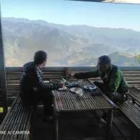 Nhà hàng Nhà nghỉ Dù Lượn Khau Phạ, ξενοδοχείο σε Mù Cang Chải