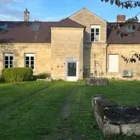 Gîte le Presbytère de Blérancourt, hotell i Blérancourt