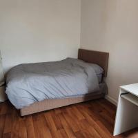 One bedroom studio apartment close to city centre