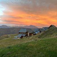 Appartement 4 personnes - Hautes-Pyrénées- Village de Peyragudes Peyresourdes - Vue exceptionnelle sur la montagne: Germ şehrinde bir otel