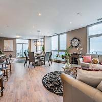 Amazing 3 Bed 4 Bath Penthouse with Roof Top Terrace close to Airport, hotel in Hurontario, Mississauga