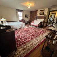 Historic 1 Bedroom 1 Bath Suite with Mini-Kitchen, Porch & River Views