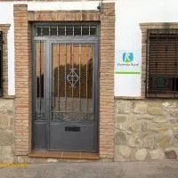 Casa Enmedio, готель у місті Iznatoraf